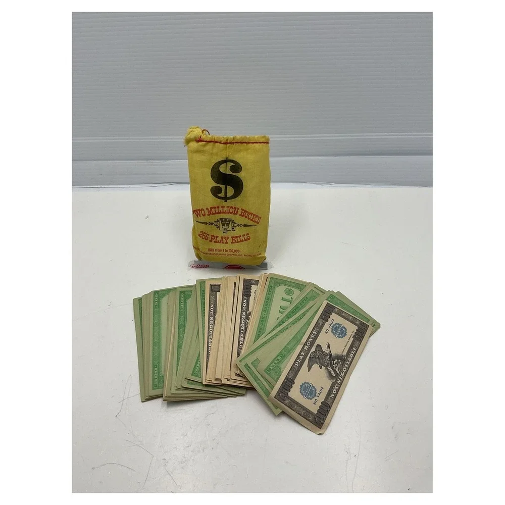 Vintage Whitman Two Million Bucks Play Money Set 256 Bills Cloth Bag 4407 USA